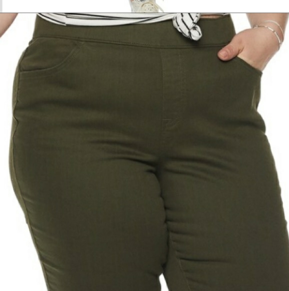 EVRI Jegging, size 22, Hunter Green, only worn once. Great Shape
